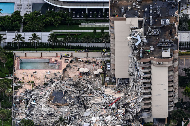 Không còn hi vọng tìm kiếm người sốn sót trong thảm kịch sập một phần tòa nhà 12 tầng ở Mỹ.