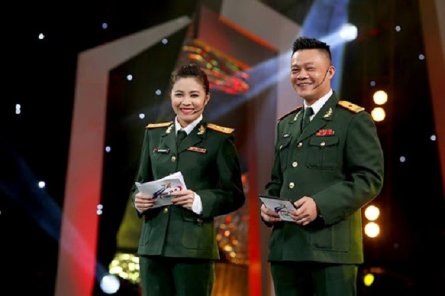 MC Quang Minh và Hoàng Linh là cặp dẫn ăn ý trong chương trình "Chúng tôi là chiến sỹ".
