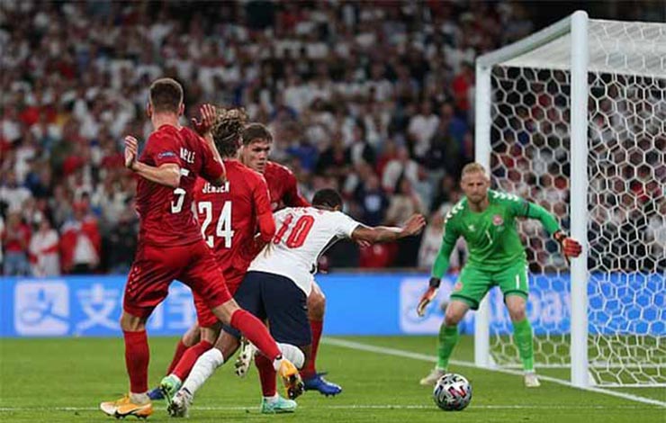 Quả penalty cho ĐT Anh đi ngược lại hướng dẫn của chính UEFA trước khi EURO khởi tranh: Không thổi penalty khi tình huống không rõ ràng
