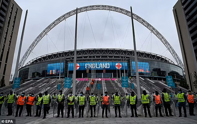 Ban tổ chức vừa có lệnh tăng thêm một lượng lớn cảnh sát bảo vệ cho&nbsp;trận chung kết EURO 2020