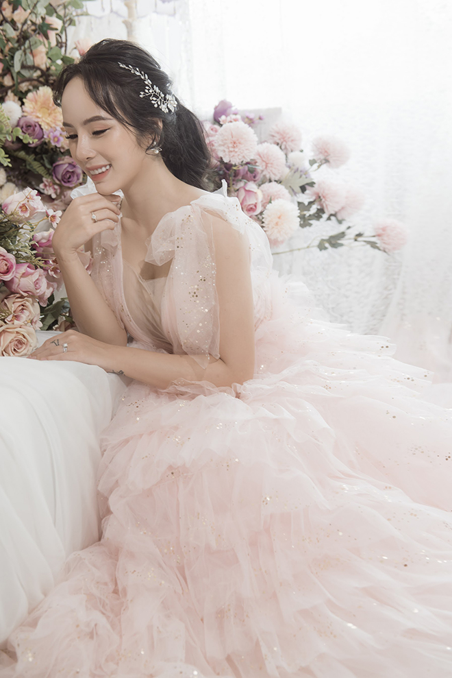 Hoa khôi xinh đẹp giúp đỡ công nhân môi trường bị nợ lương được dân mạng tìm kiếm là ai? - 9