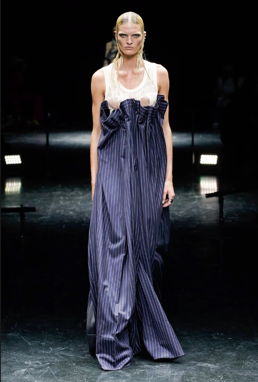 Jean Paul Gaultier và sự trở lại sàn catwalk huy hoàng, ấn tượng - 3