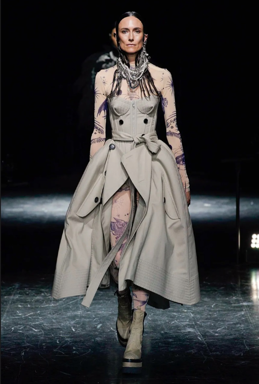 Jean Paul Gaultier và sự trở lại sàn catwalk huy hoàng, ấn tượng - 5