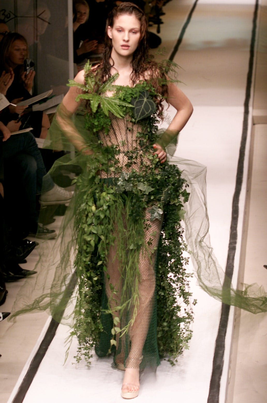 Nhưng show diễn Haute couture khó quên nhất lịch sử thời trang - 11