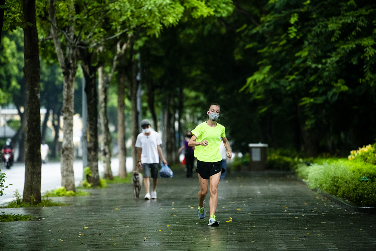 Căn cứ tình hình dịch bệnh và đánh giá nguy cơ của cơ quan y tế, UBND thành phố Hà Nội quyết định, từ 18h00 ngày 8/7/2021 tạm dừng các hoạt động thể dục, thể thao ngoài trời đến khi có thông báo mới của UBND thành phố.
