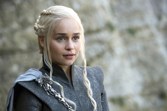 Emilia Clarke đảm nhận vai "mẹ rồng" trong phim.