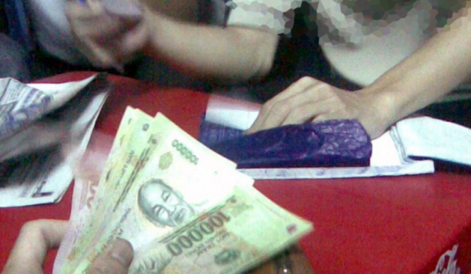 “Thiêu thân” theo bóng lăn mùa Euro &#40;Kỳ 2: Trượt “kèo độ”, khoảnh khắc bi, hài&#41; - 1