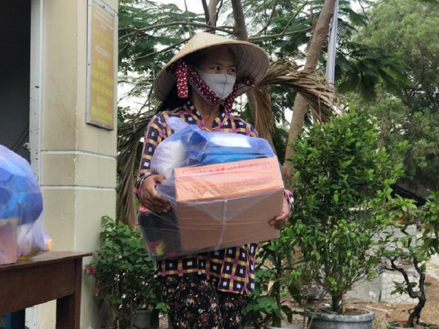 Tin tức trong ngày - Chi 3,9 tỉ hỗ trợ khẩn cấp cho người kẹt lại ở TP. HCM