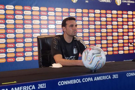 Họp báo chung kết Copa America: HLV Tite tự tin bắt chết Messi, HLV Argentina nói gì?