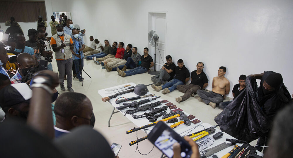 Cảnh sát bắt giữ các nghi phạm tham gia vụ ám sát Tổng thống Haiti, tịch thu nhiều vũ khí.