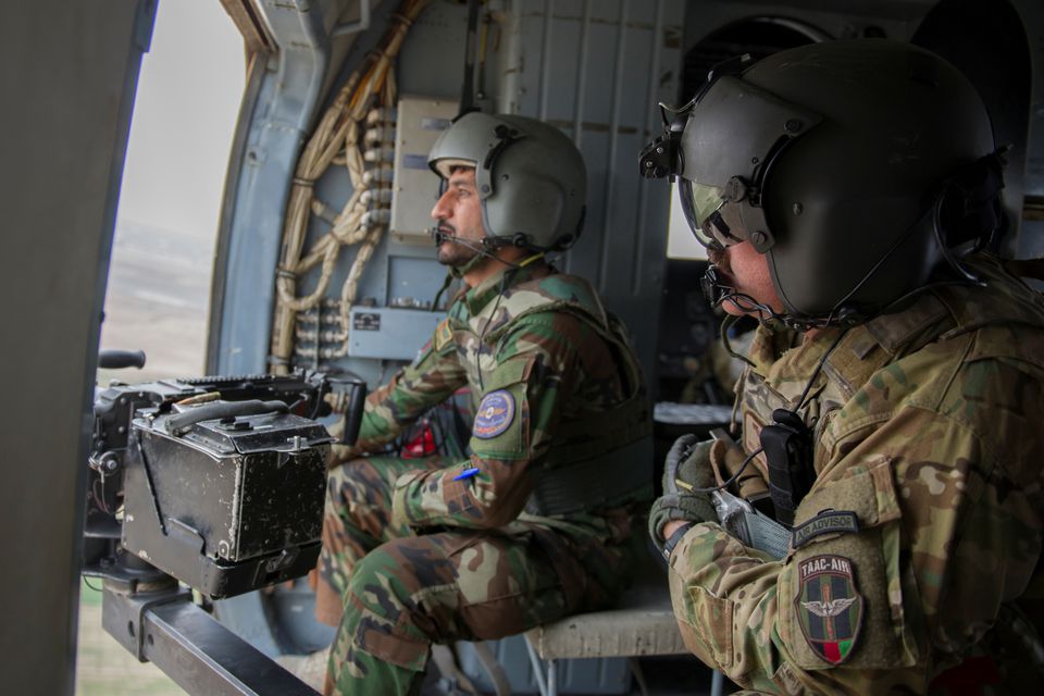 Binh sĩ Afghanistan tham gia huấn luyện trên trực thăng Mi-17.