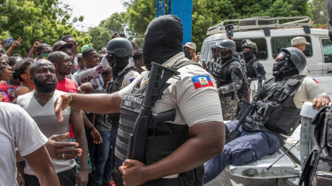 Cảnh sát Haiti thông báo nhóm sát thủ chủ yếu là người Colombia. Ảnh: The Guardian