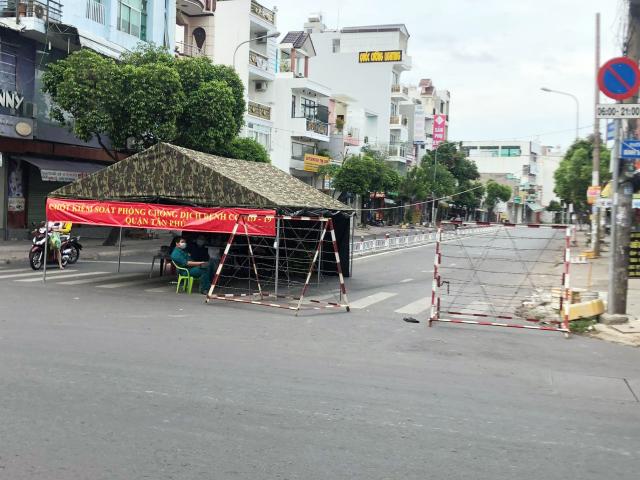 Tin tức trong ngày - Ảnh: TP.HCM phong tỏa khắp các ngả đường, kiểm soát chặt người ra khỏi nhà