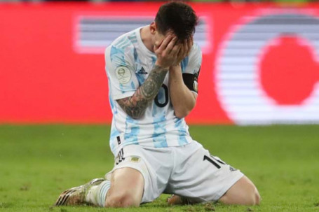 Đại chiến Argentina - Brazil: Ngã ngửa Messi bỏ lỡ ở pha đối mặt thủ môn