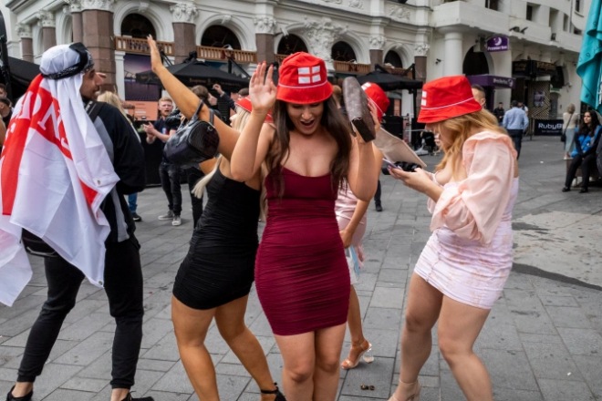 Nước Anh cổ vũ chung kết EURO: CĐV "Tam sư" trải qua nhiều cung bậc cảm xúc - 8