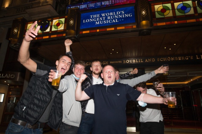 Nước Anh cổ vũ chung kết EURO: CĐV "Tam sư" trải qua nhiều cung bậc cảm xúc - 9