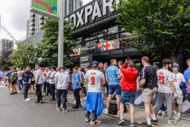 Nước Anh cổ vũ chung kết EURO: CĐV "Tam sư" trải qua nhiều cung bậc cảm xúc - 3