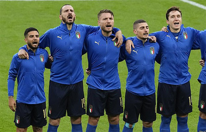 HLV ĐT Anh khuyên CĐV không la ó khi Italia hát quốc ca
