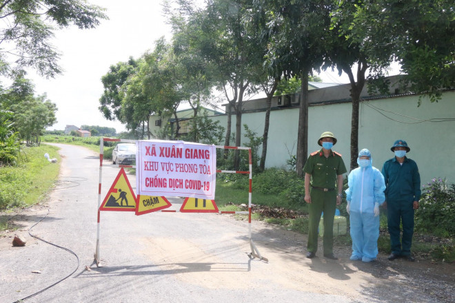 9 chốt kiểm soát 24/24 yêu cầu người dân "nội bất xuất, ngoại bất nhập"