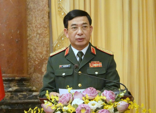 Đại tướng Phan Văn Giang phát biểu sau khi được Chủ tịch nước trao quyết định thăng quân hàm, chiều 12/7. Ảnh: Nguyễn Minh