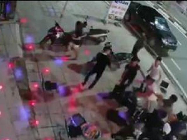 Pháp luật - Vụ đánh người tại quán bia Chill: Phúc "bổ" và đồng bọn bị khởi tố thêm tội