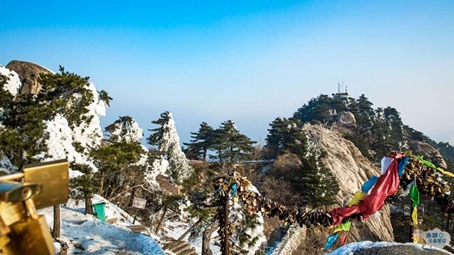 Núi Cửu Hoa nổi tiếng với nền văn hóa Phật giáo, là thánh địa của Địa Tạng Vương Bồ tát.
