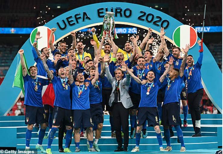 Italia vô địch EURO: Báo Anh sốc nặng, báo Ý ngợi ca 2 người hùng - 1