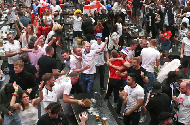 Nước Anh cổ vũ chung kết EURO: CĐV "Tam sư" trải qua nhiều cung bậc cảm xúc - 5