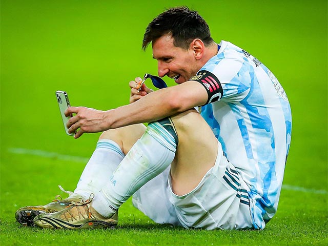 Thời trang Hi-tech - Messi dùng chiếc iPhone này để gọi điện cho vợ khoe huy chương vô địch Copa America