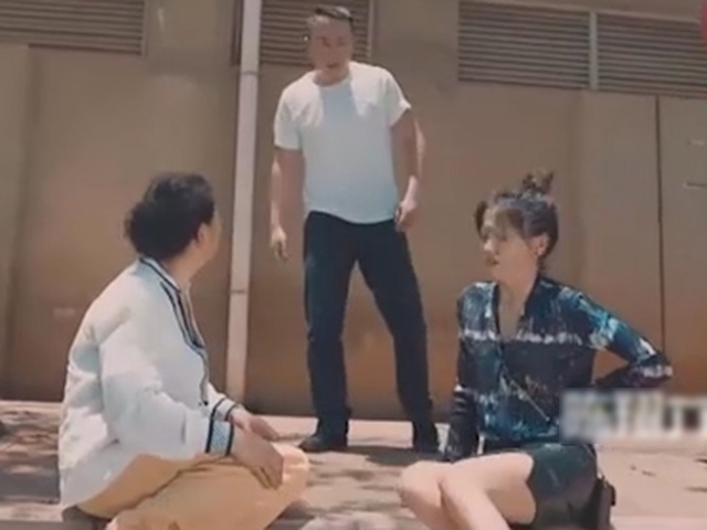 Cười 24H - Bà mẹ gây tai nạn, chàng trai nhanh trí "giải vây" kịp thời