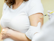Thế giới - Thiếu nữ Na Uy tăng kích cỡ vòng 1 sau khi tiêm vaccine Covid-19