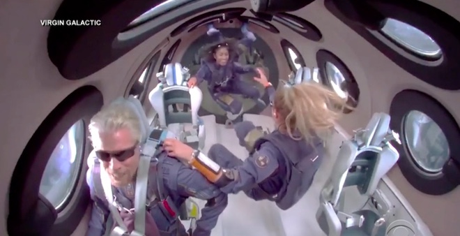 Tỉ phú Branson và 5 người bay vào không gian rồi trở lại mặt đất an toàn - 7
