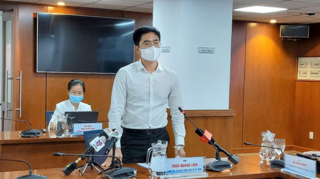 Ông Trần Quang Lâm, Giám đốc Sở Giao thông Vận tải TP HCM, thông tin tại buổi họp báo. (Ảnh: HẢI YẾN)