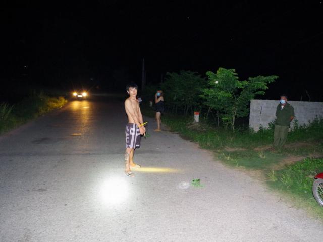 Pháp luật - Cô gái trẻ bị túm tóc, cứa cổ khi đang tập thể dục sau bữa cơm tối