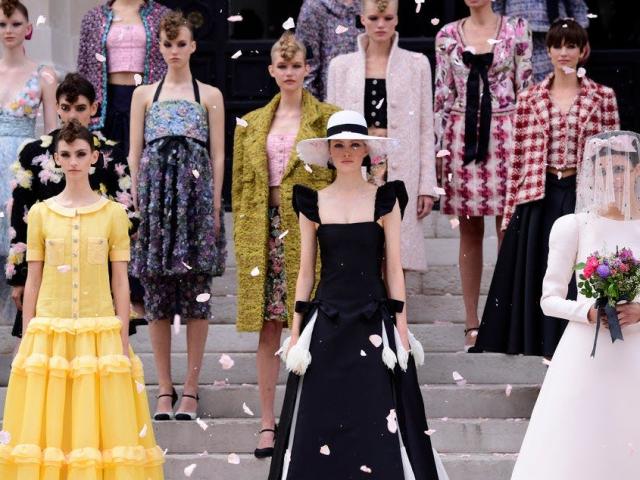 Thời trang - Sự trở lại của Haute Couture lộng lẫy trên sàn catwalk thời trang thế giới 2021