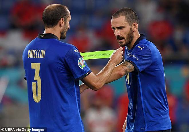 Bonucci thuyết phục Chiellini giải nghệ cùng với mình