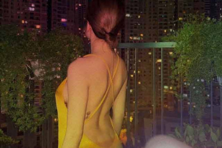 Chiếc váy giúp hot girl Trâm Anh, Elly Trần... khoe tấm lưng ong