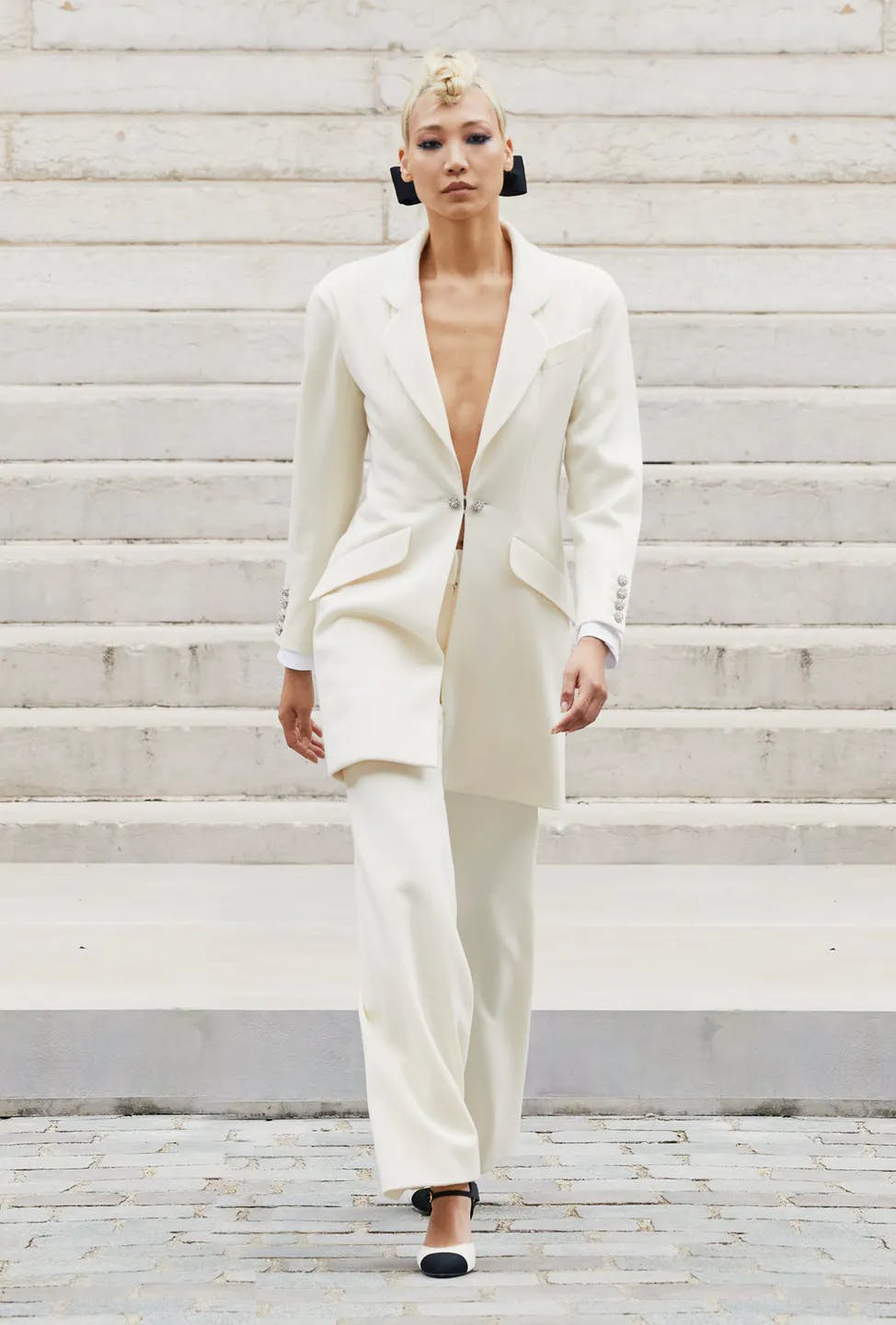 Sự trở lại của Haute Couture lộng lẫy trên sàn catwalk thời trang thế giới 2021 - 8