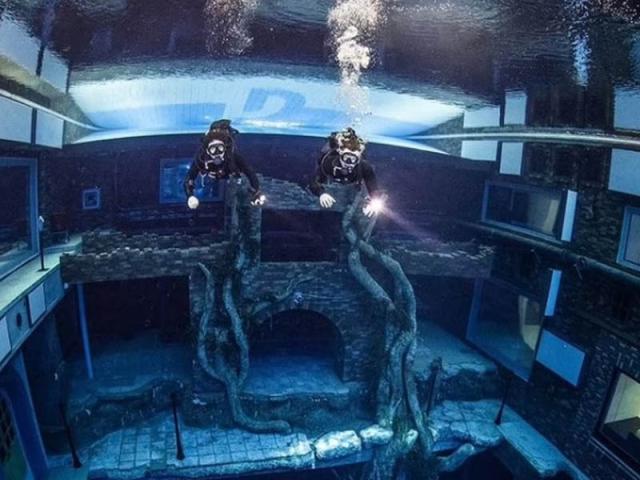 Du lịch - Hồ bơi sâu nhất TG mở cửa, có cả thành phố dưới nước lẫn công viên giải trí