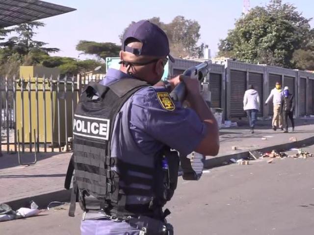 Thế giới - Quốc gia châu Phi bùng phát bạo loạn khiến 72 người chết, cựu tổng thống tự giao nộp mình