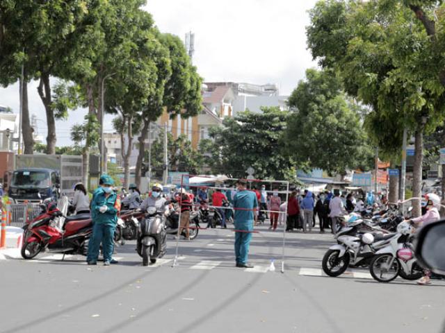 Tin tức trong ngày - Người phụ nữ đang phải cách ly tại nhà tự ý ra chợ bán rau bị phạt 5 triệu đồng