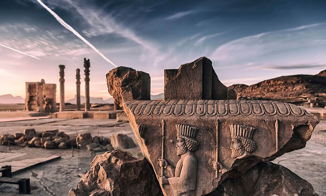 Persepolis, Iran: Là một thành phố tráng lệ do Darius I thành lập năm 518 trước Công nguyên, Persepolis đã mất hơn một thế kỷ để xây dựng. Mọi phần của khu phức hợp đều có những hình chạm khắc tinh xảo về nô lệ, vua, quan chức và đại diện từ khắp đế chế Ba Tư. 
