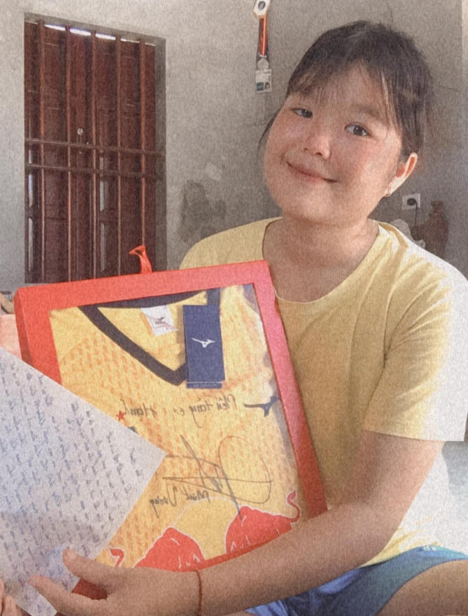 Nữ cầu thủ Trần Thị Hạnh chia sẻ món quà động viên ý nghĩa của Trần Minh Vương