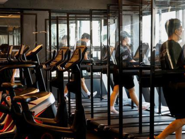 Media - Vì sao Seoul cấm người tập gym được đổ mồ hôi