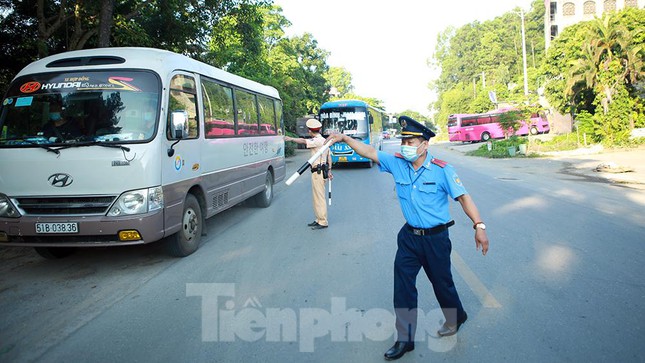 Từ đầu giờ sáng 14/7, 22 chốt trực tại các các tuyến đường cửa ngõ đã được kích hoạt để kiểm soát toàn bộ lưu lượng hành khách ra vào Hà Nội.
