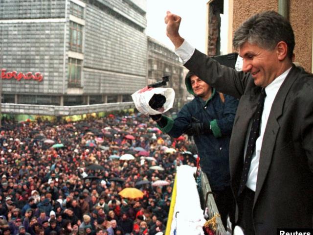 Thế giới - Bước vào tòa nhà chính phủ, vị Thủ tướng quốc gia châu Âu bị đạn bắn xuyên tim