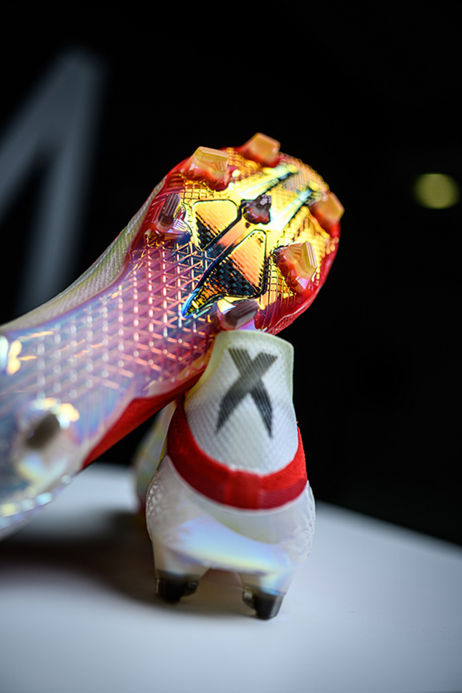 Phần gót giày đinh tán Sprint Spike được thiết kế tối ưu với âm thanh độc đáo khi sử dụng