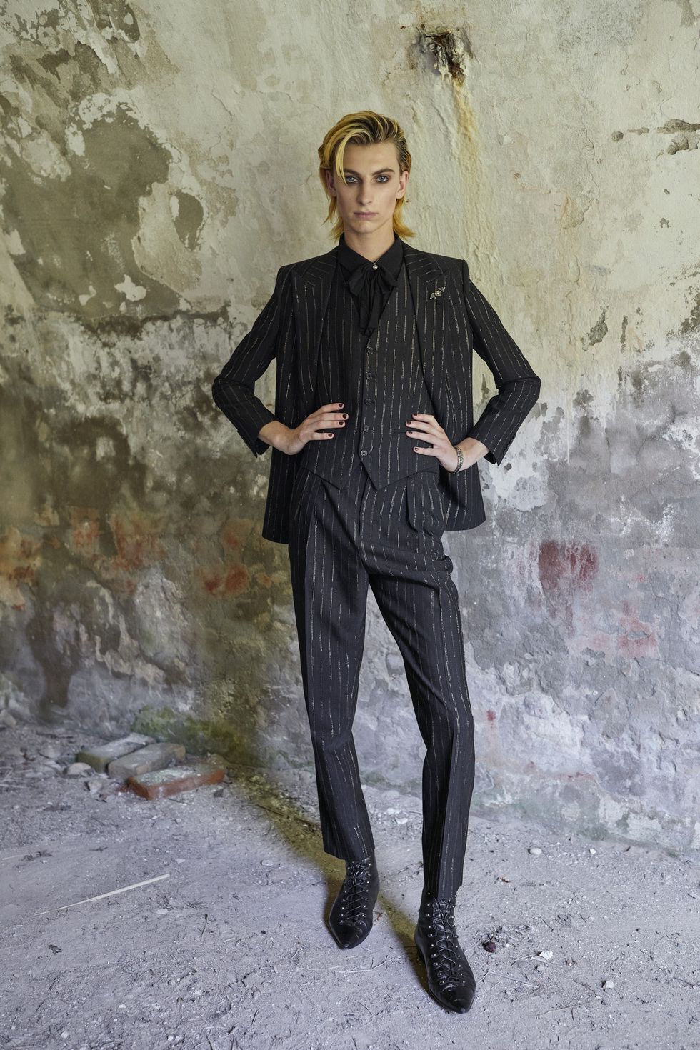 Saint Laurent đem phong cách năm 70 và thiên nhiên trở lại BST nam xuân hè 2022 - 5