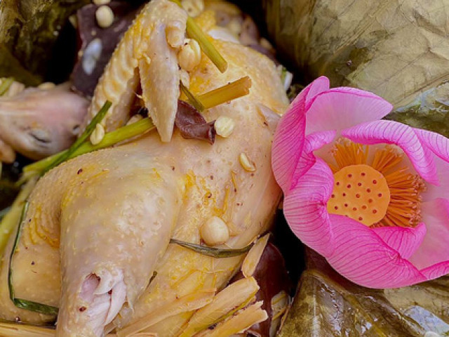 Ẩm thực - Hạt sen tươi kết hợp cùng gà theo cách này ngon vô đối, vua chúa ngày xưa cũng mê