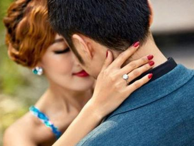 Bạn trẻ - Cuộc sống - Vợ trẻ ăn cơm nhà rồi vác bụng bầu với... ông hàng xóm độc thân